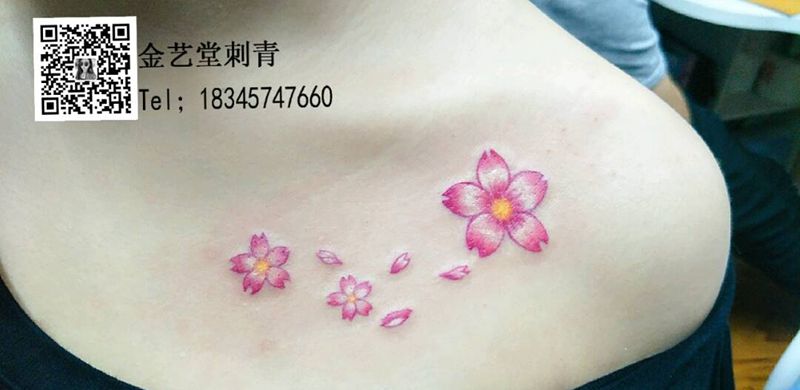 锁骨樱花纹身图片