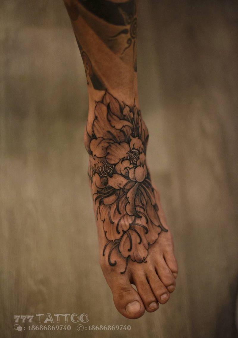 双心牡丹纹身图片_脚部新传统牡丹黑灰脚背纹身图案