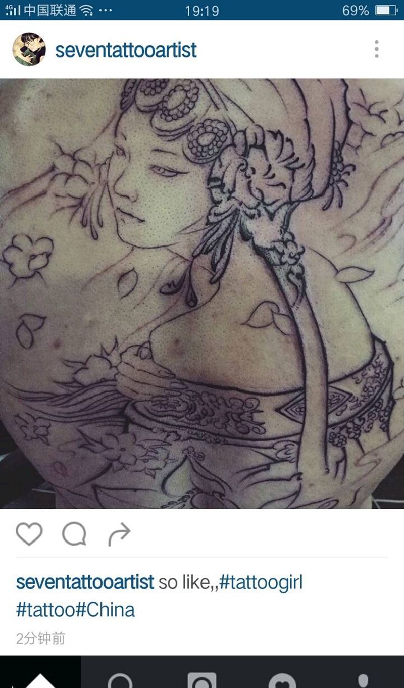 满背青衣纹身图片_背部传统人物纹身图案