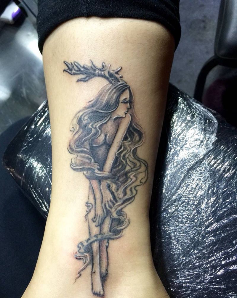 森林之女纹身图片