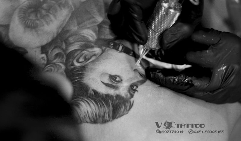 少儿不宜…纹身图片_成品胸部欧美肖像写实哈尔滨哈尔滨V刺3D阿V奥黛丽赫本纹身图案