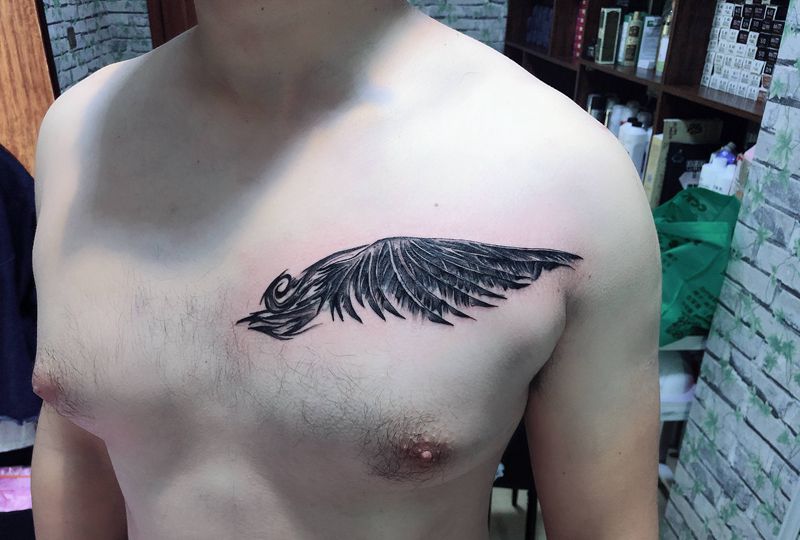 遮盖字母纹身图片_胸部新传统纹身图案