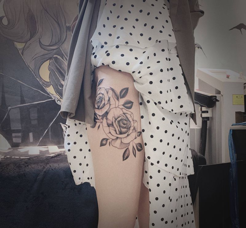 素花纹身图片_腿部纹身图案