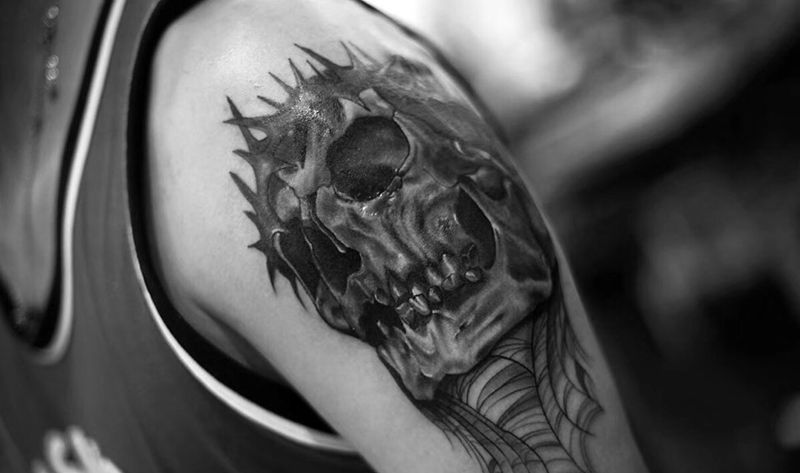 荆棘骷髅纹身图片_手臂欧美写实纹身图案