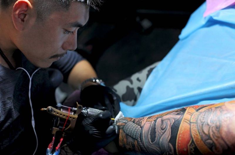 日本武士纹身图片_成品腿部传统哈尔滨哈尔滨V刺纹身图案