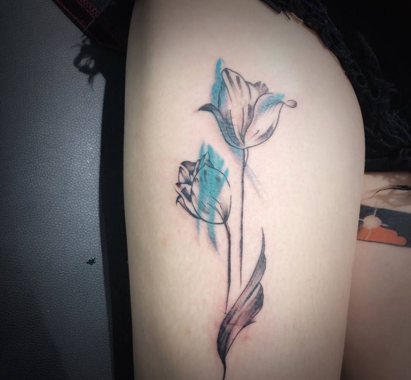 遮盖疤痕纹身图片_腿部水彩花纹身图案