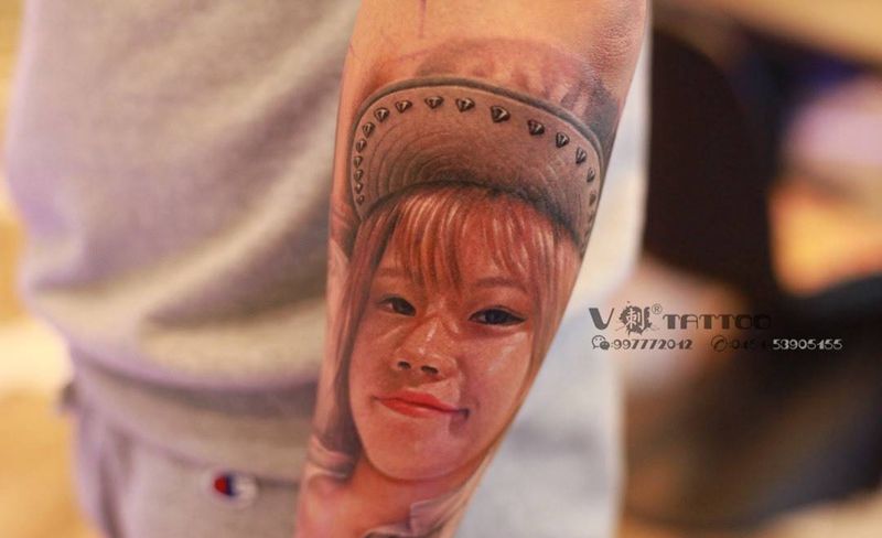 彩色肖像作品！纹身图片_成品阿V作品V刺哈尔滨肖像王子写实3D人物原创肖像纹身图案