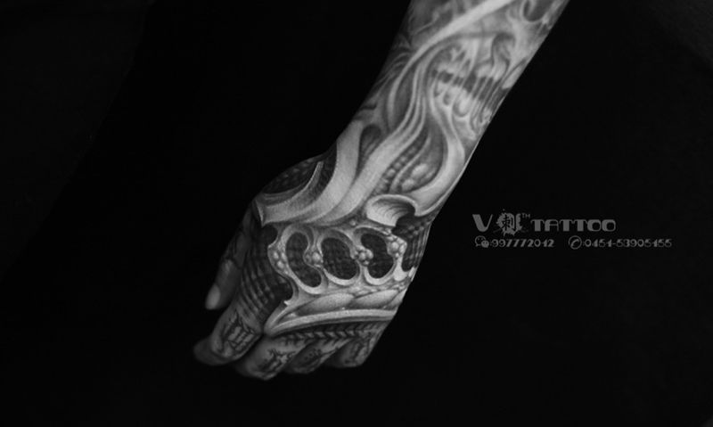 爆手！纹身图片_成品欧美V刺 肖像王子阿V作品手部3D纹身图案