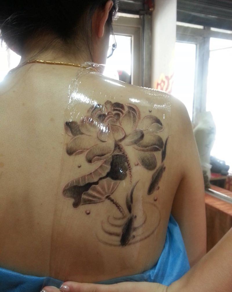 水墨莲花纹身图片