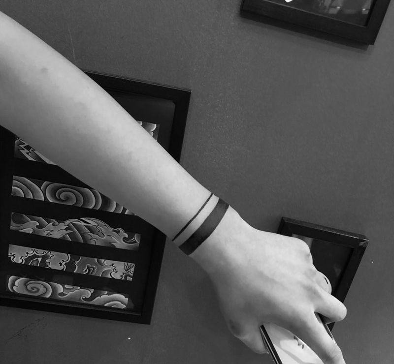 简约臂环纹身图片_手臂手部臂环纹身图案