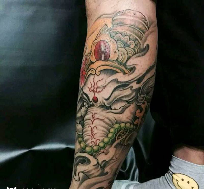 新传统纹身图片_腿部传统鬼神宗教成品纹身图案