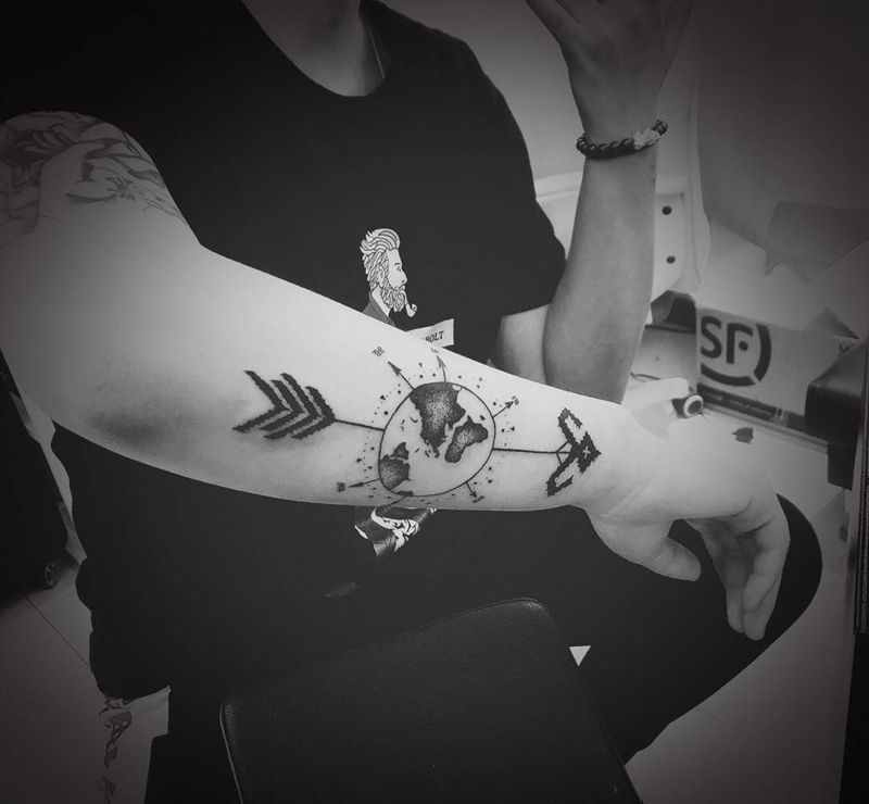 几何点刺纹身图片