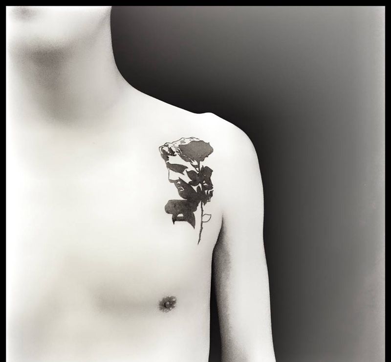 遮盖纹身图片_胸部人物纹身图案