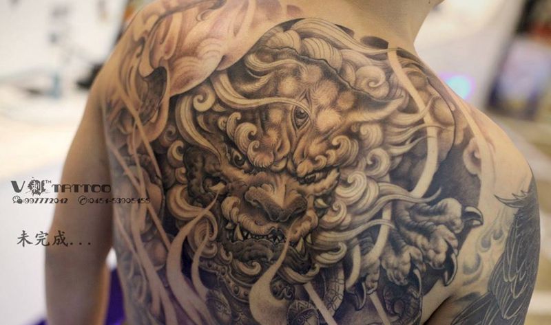 满背唐狮未完成…纹身图片_传统V刺 哈尔滨肖像王子阿V作品招财唐狮满背动物习俗纹身图案