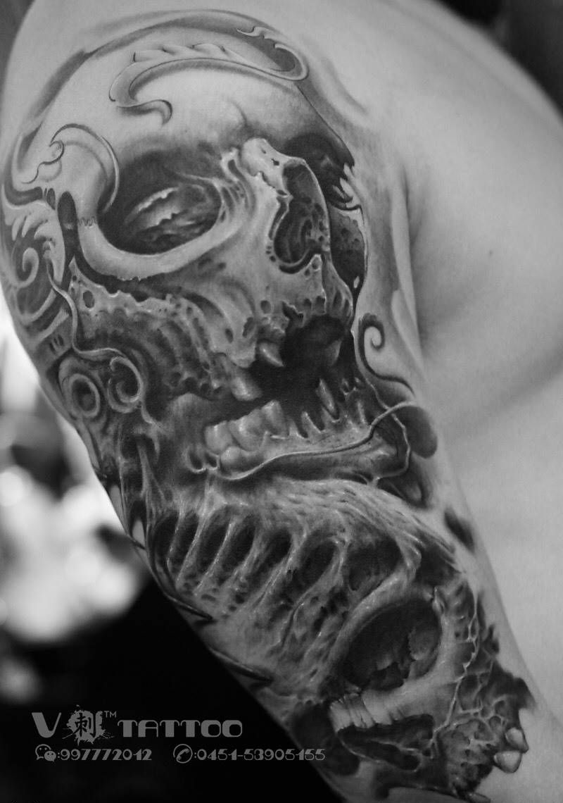 生长在身体里！纹身图片_手臂成品欧美原创阿V作品哈尔滨骷髅骷髅花臂纹身图案