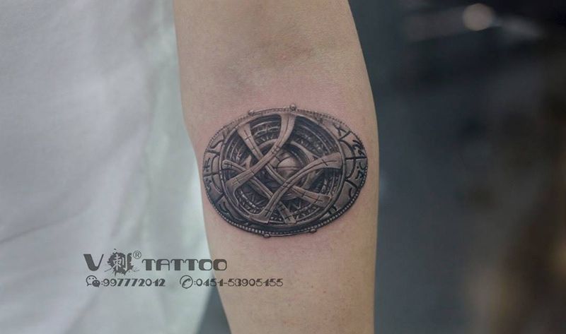 奇异博士！纹身图片_成品阿V作品哈尔滨V刺肖像王子写实眼睛纹身图案