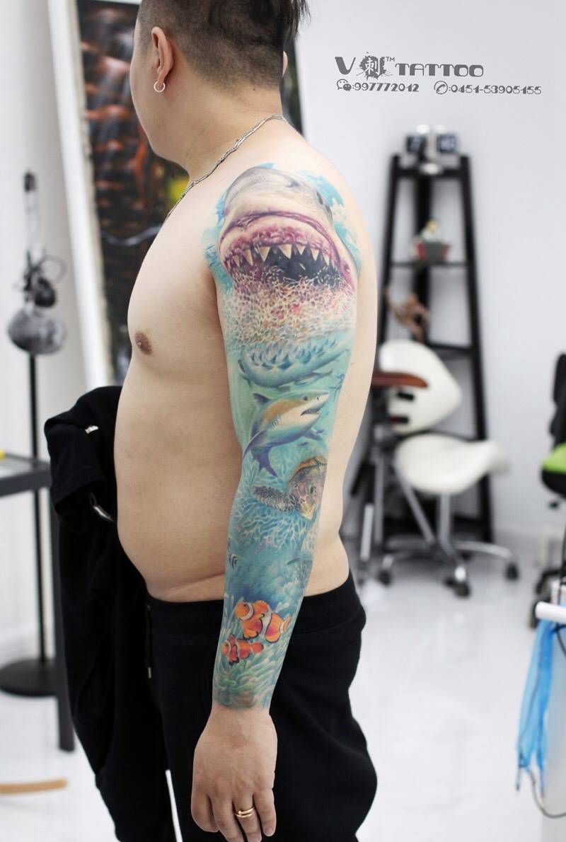 不需要人生规划，理想工作就是游荡纹身图片_手臂成品欧美写实原创哈尔滨哈尔滨V刺阿V花臂海洋花臂纹身图案