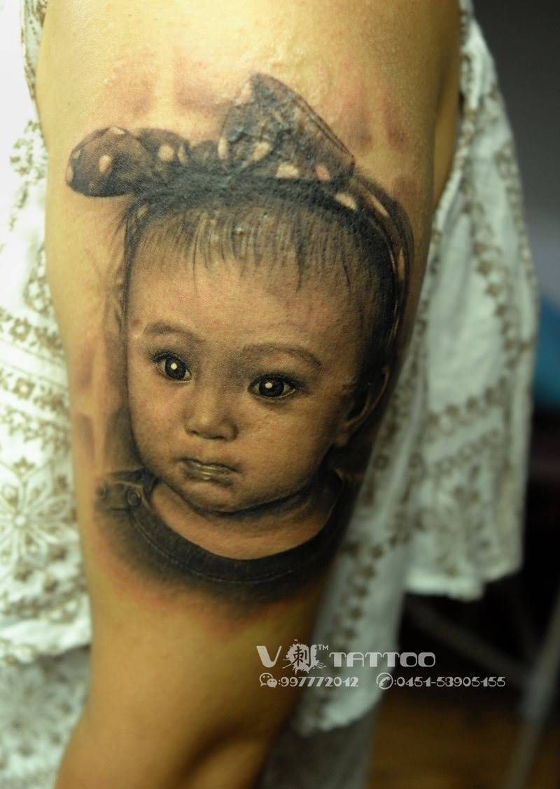 Lovely baby纹身图片_成品手臂写实肖像欧美原创人物哈尔滨哈尔滨V刺阿V纹身图案