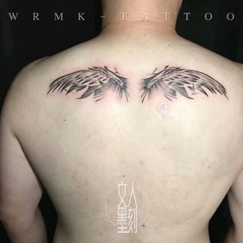 翅膀情节纹身图片
