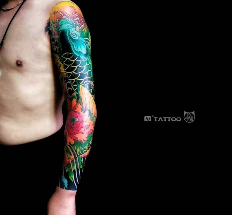 富贵锦鲤纹身图片_手臂新传统鱼纹身图案