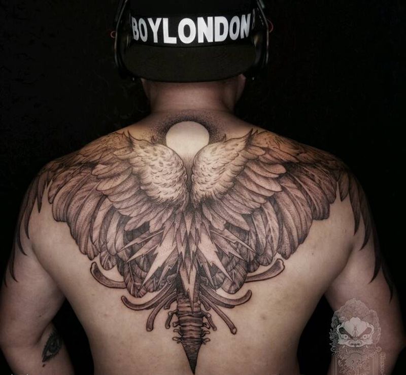 展翅纹身图片_背部欧美动物成品纹身图案