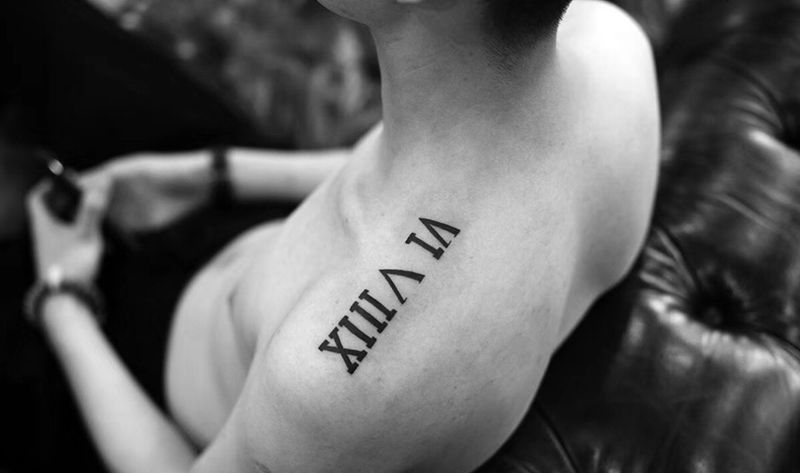 罗马数字纹身图片_肩部纹身图案