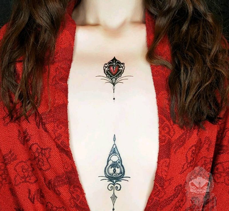 中线纹身图片_胸部几何点刺纹身图案