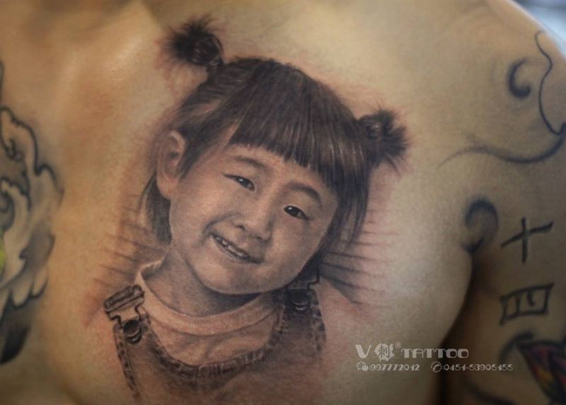 肖像作品！纹身图片_胸部欧美写实肖像照片人物纹身图案