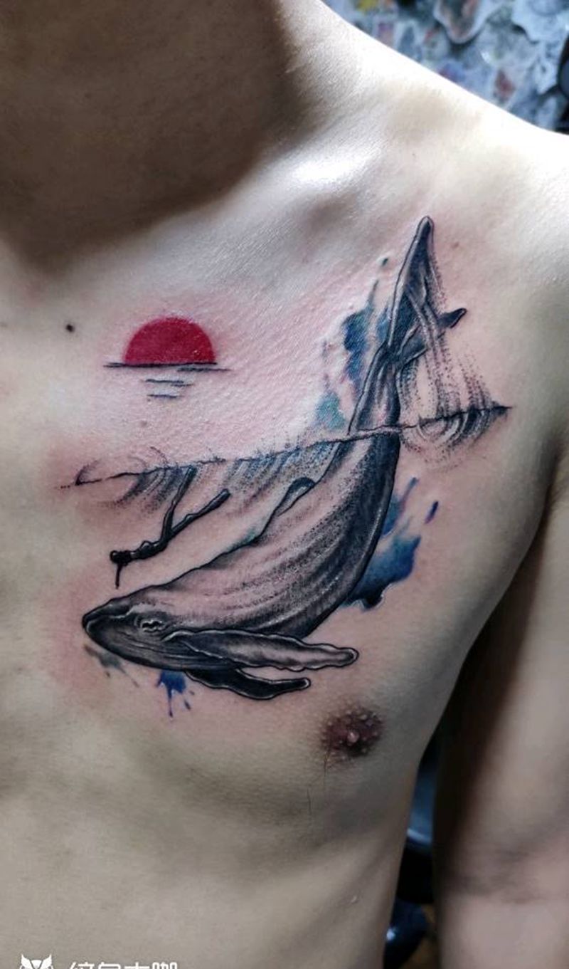 鲸鱼纹身图片_胸部纹身图案