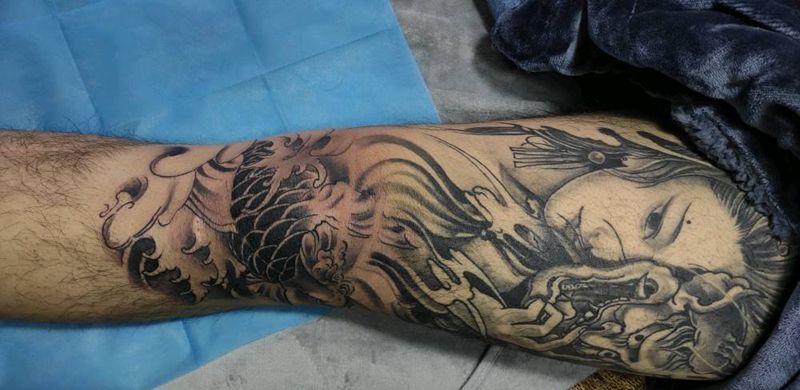 鲤鱼纹身图片_腿部纹身图案