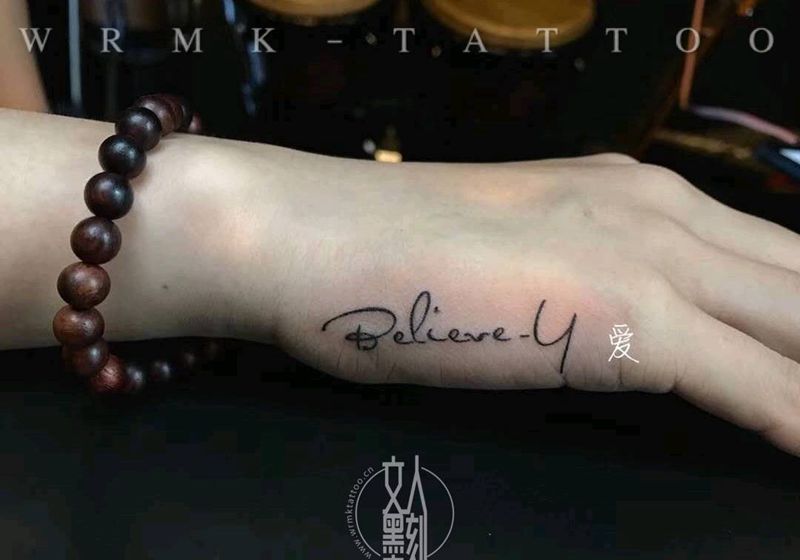 近日店内小清新线条纹身图片