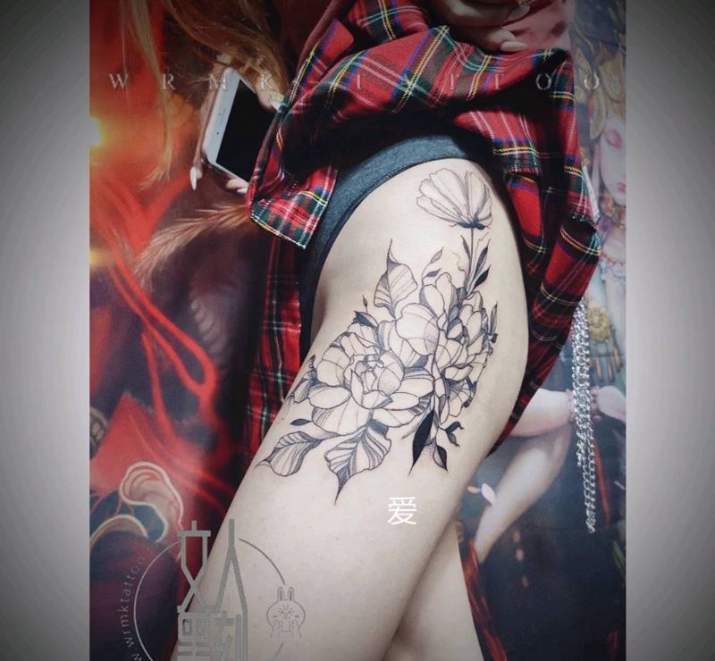 花纹身图片_臀部腿部点刺纹身图案