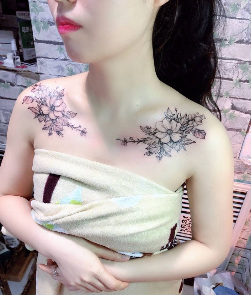 小花胸纹身图片