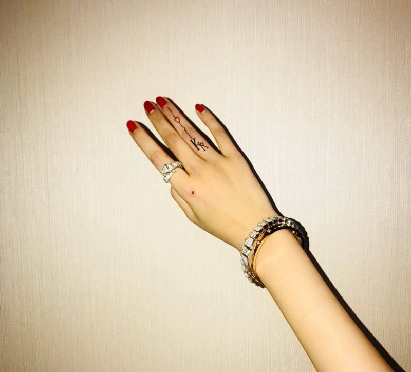 红桃k纹身图片_成品手部清新纹身图案