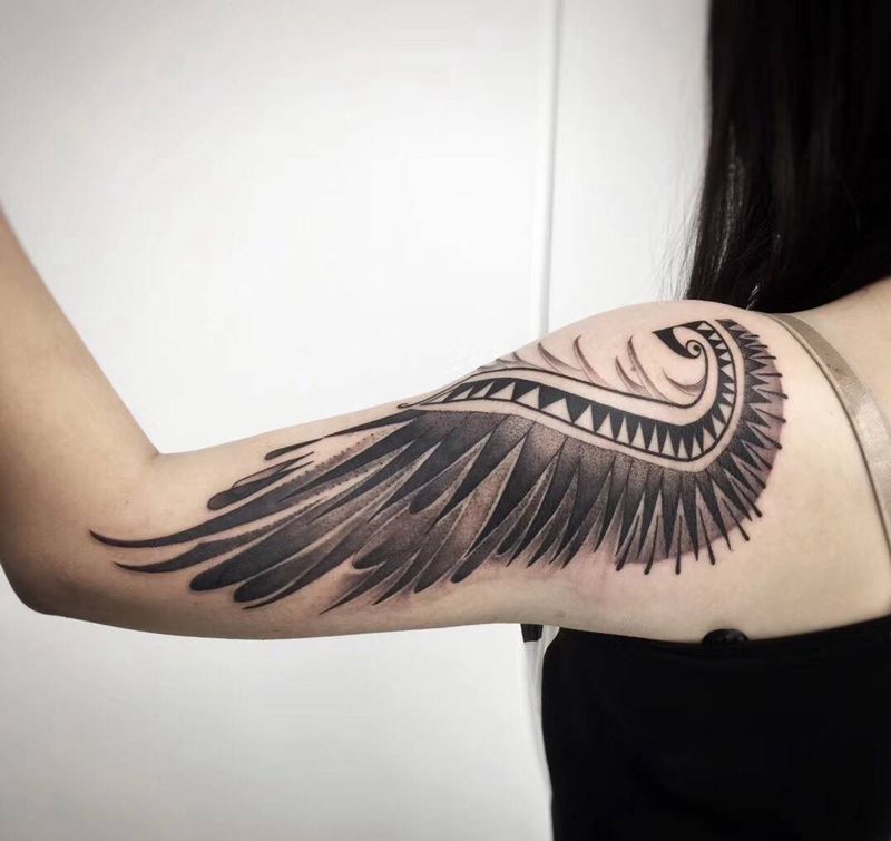 展翅高飞纹身图片_成品手臂习俗线条酷炫 school人物植物静物图腾纹身图案