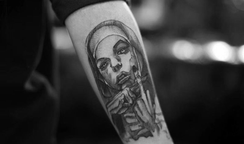 修女纹身图片_手臂点刺欧美写实纹身图案