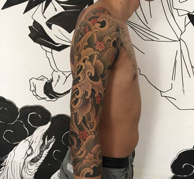 浪臂半胛未做完纹身图片