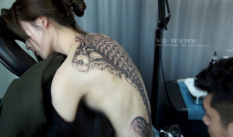 机械美背纹身图片_成品背部欧美哈尔滨哈尔滨V刺纹身图案