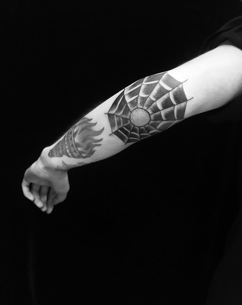 蛛网纹身图片