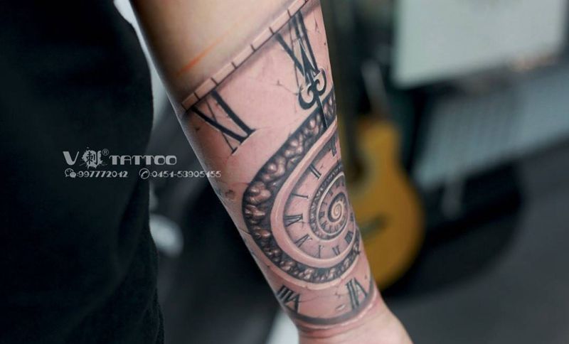 星辰和流淌...纹身图片_成品欧美手臂阿V作品花臂哈尔滨V刺肖像王子钟表纹身图案