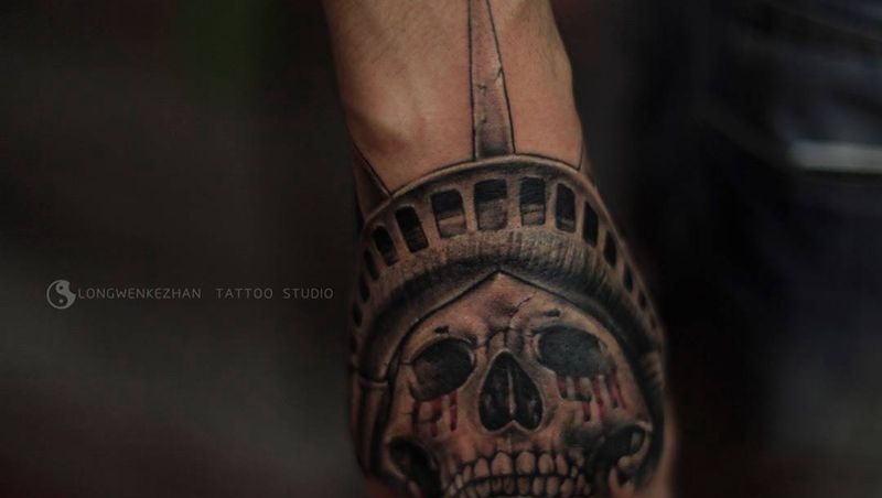 龙纹刻战刺青出品纹身图片_成品手部欧美纹身图案