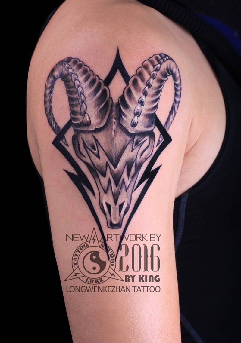 龙纹刻战刺青工作室出品纹身图片_成品手臂欧美动物纹身图案