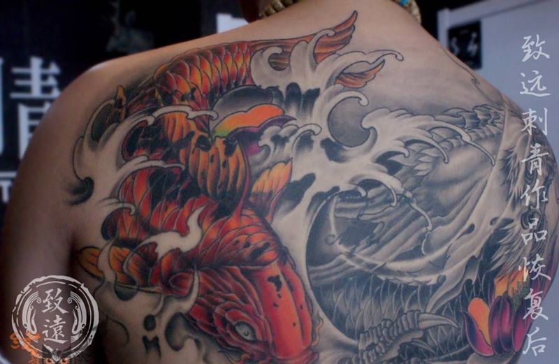 蜕变纹身图片_传统背部成品动物纹身图案