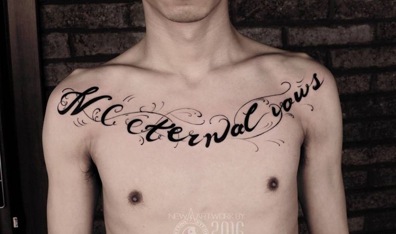 龙纹刻战刺青工作室出品纹身图片_成品胸部清新原创字符纹身图案