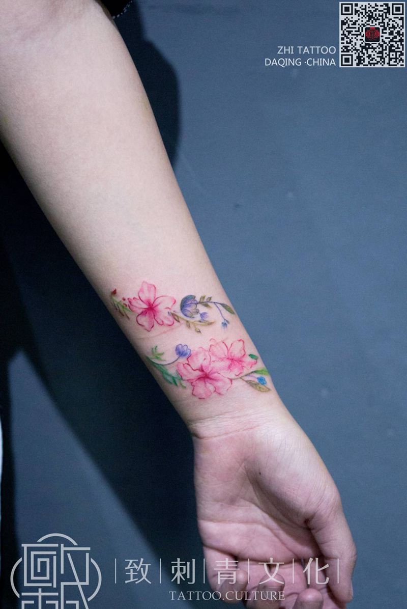 手环小花纹身图片