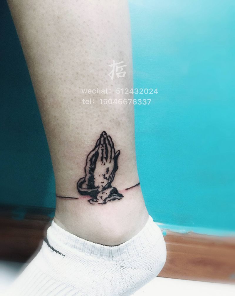 祈祷之手纹身图片_Old School纹身图案