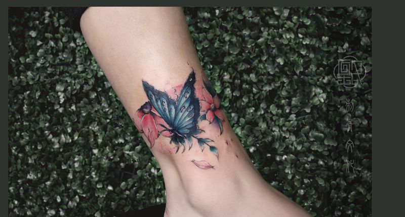 蝴蝶遮盖作品纹身图片_脚部水彩纹身图案