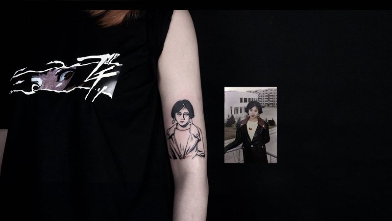 照片极简纹身图片_肩部手臂几何图腾纹身图案