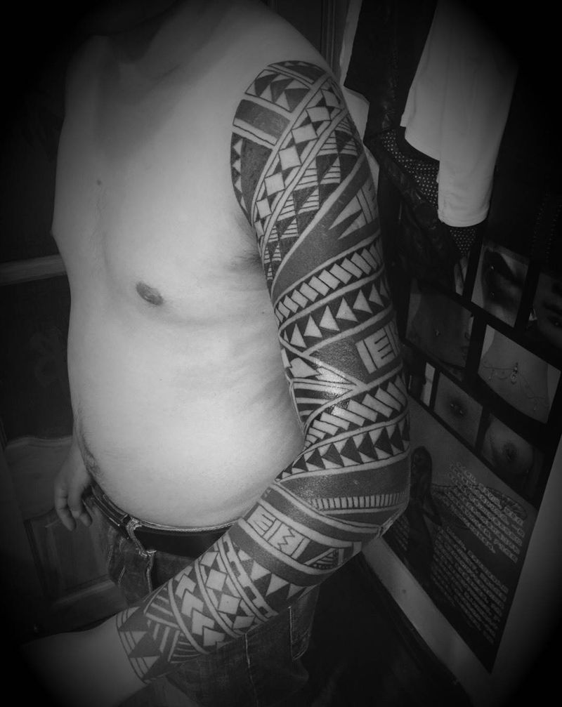 图腾花臂纹身图片