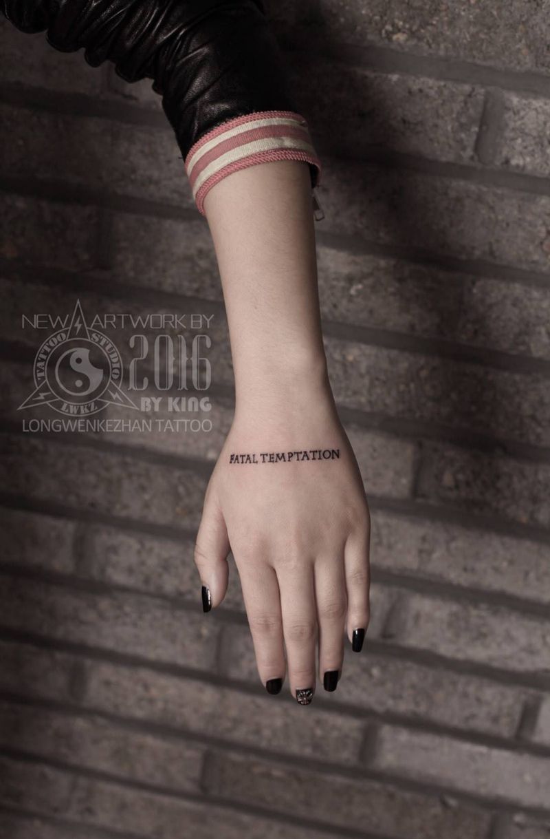 龙纹刻战刺青工作室出品纹身图片_成品手部清新字符纹身图案